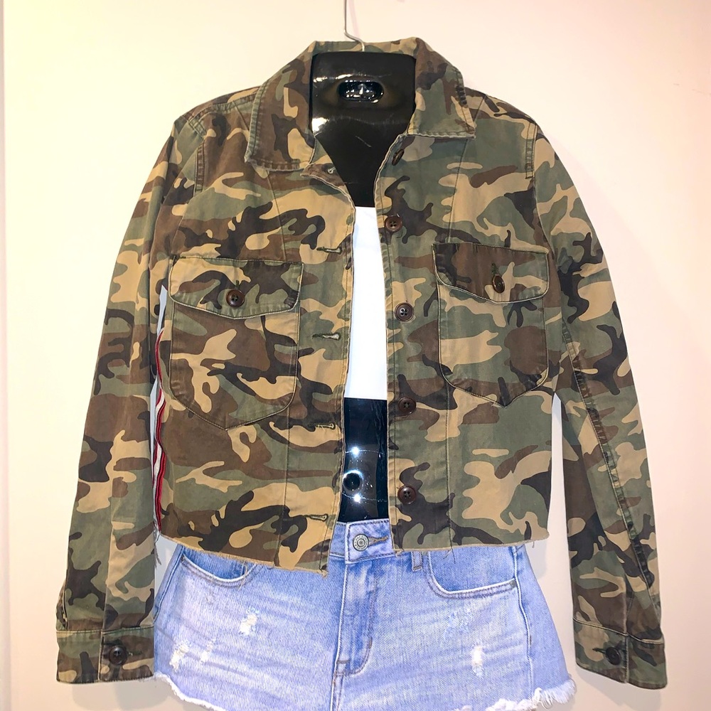 Distressed cropped camo jacket!